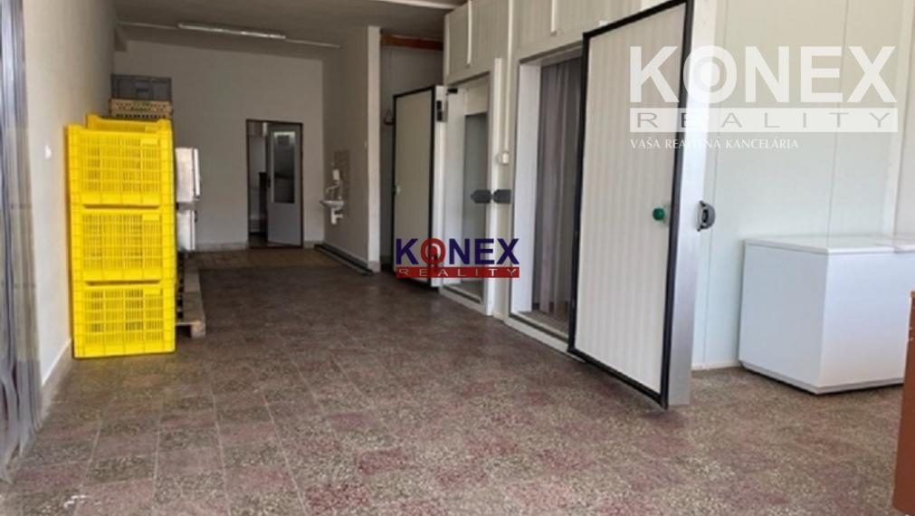 NA PREDAJ – obchodný priestor v obci RAD