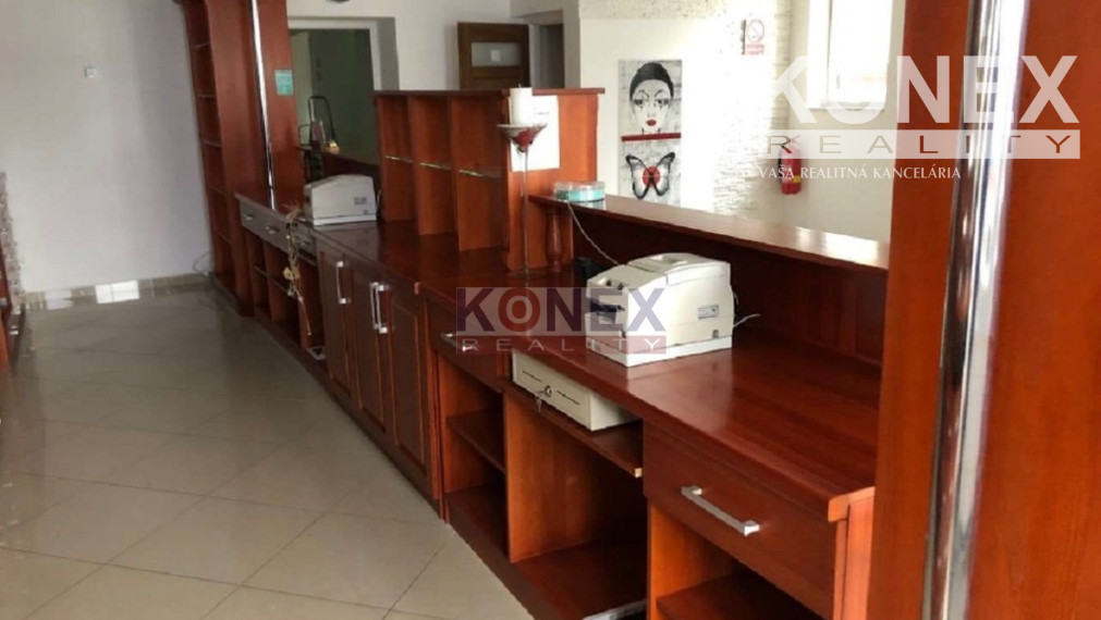 NA PREDAJ! TROJPODLAŽNÝ POLYFUNKČNÝ OBJEKT V SNINE