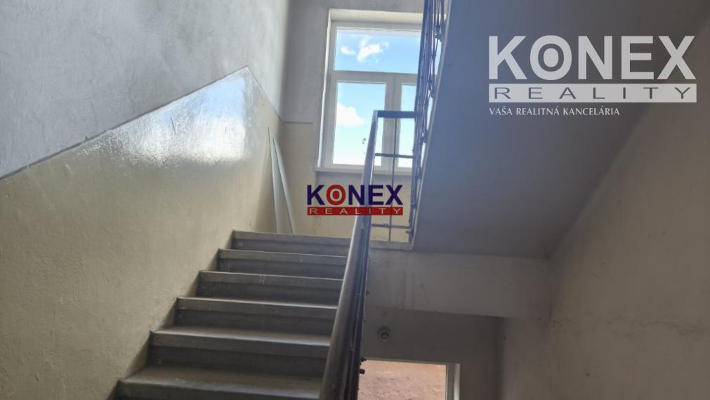 NA PREDAJ – MULTIFUNKČNÁ BUDOVA v centre Sobraniec