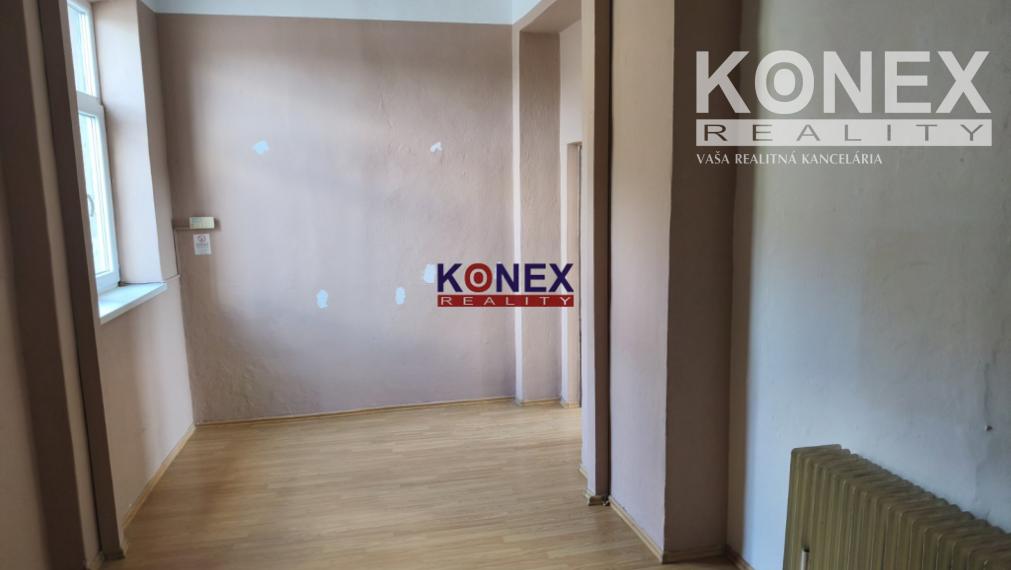 NA PREDAJ – MULTIFUNKČNÁ BUDOVA v centre Sobraniec