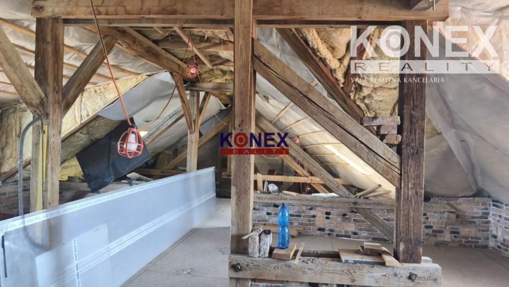 NA PREDAJ – MULTIFUNKČNÁ BUDOVA v centre Sobraniec