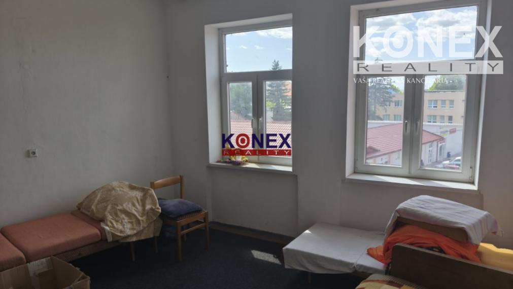 NA PREDAJ – MULTIFUNKČNÁ BUDOVA v centre Sobraniec