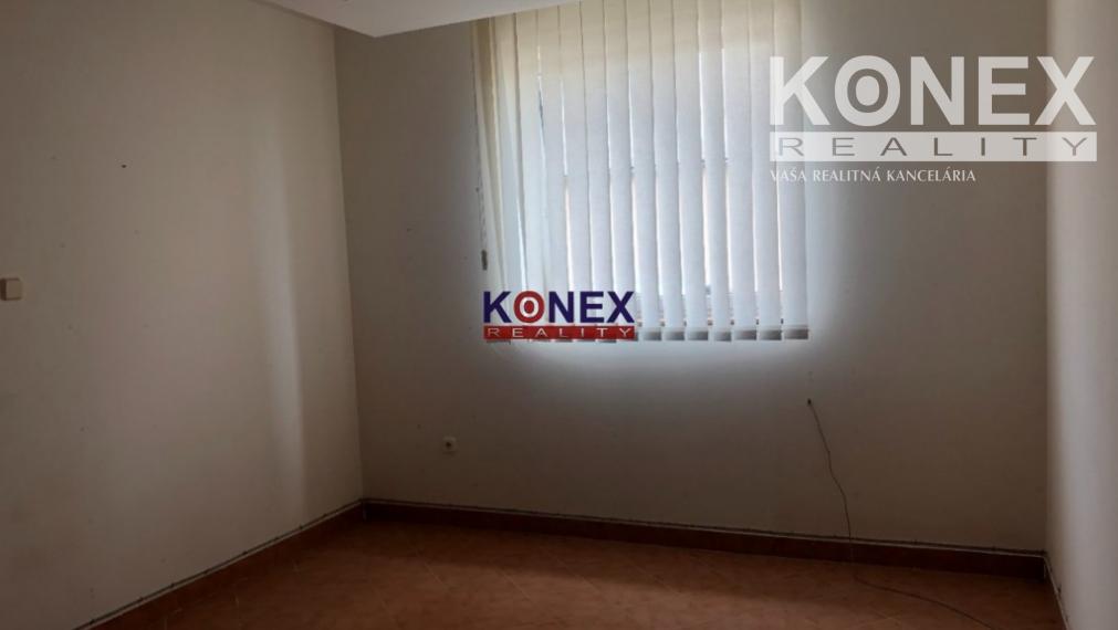 NA PREDAJ Polyfunkčný objekt v Rakovci nad Ondavou