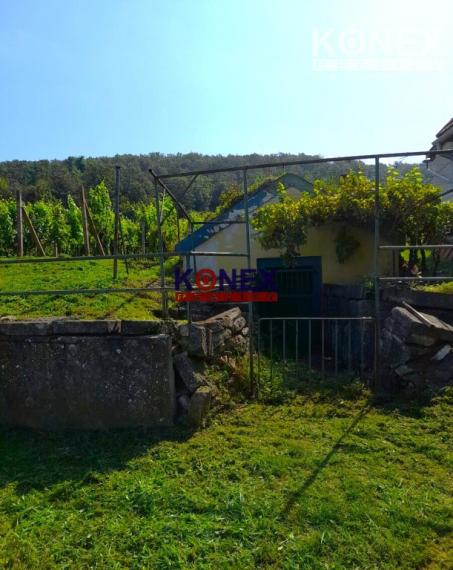SUPER PONUKA! Krásny vinohrad s murovanou chatou