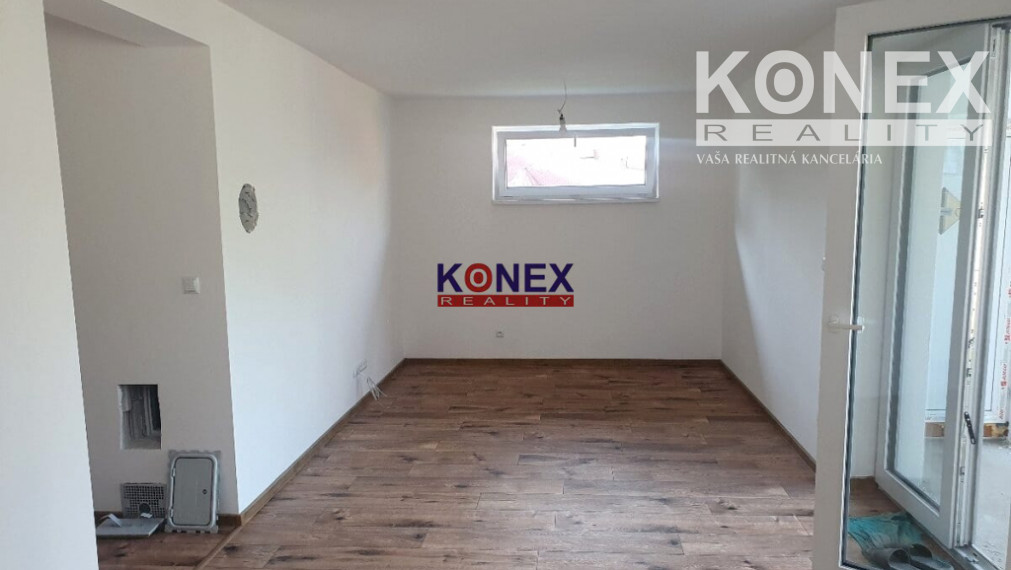 ID-2678 Krásny moderný rodinný dom v obci KAMIENKA pri Humennom