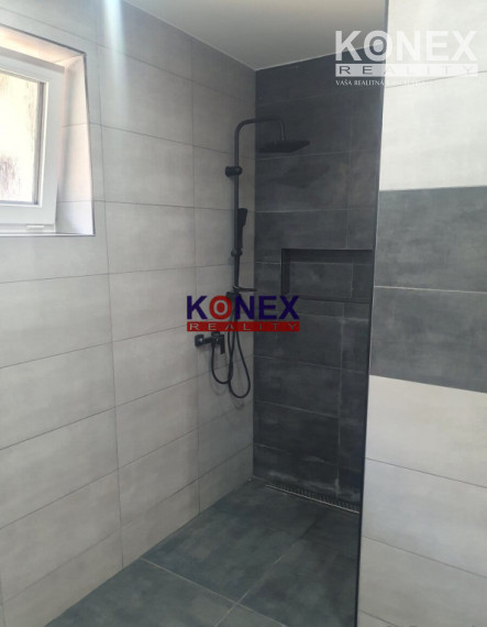 ID-2678 Krásny moderný rodinný dom v obci KAMIENKA pri Humennom