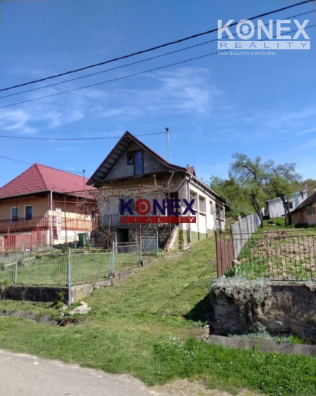 NEPREHLIADNITE Rodinný dom v obci HUSÁK