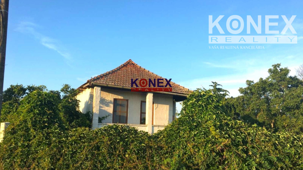 Gazdovský dom s rozľahlým pozemkom – obec Rad