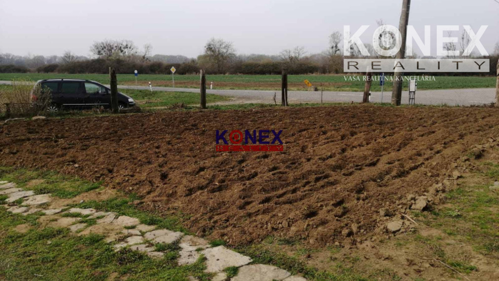 Gazdovský dom s rozľahlým pozemkom – obec Rad