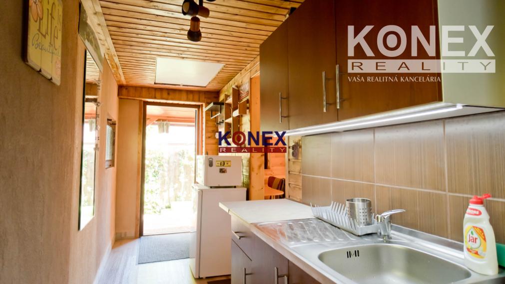 REKREAČNÁ CHATA na VINNOM JAZERE na predaj