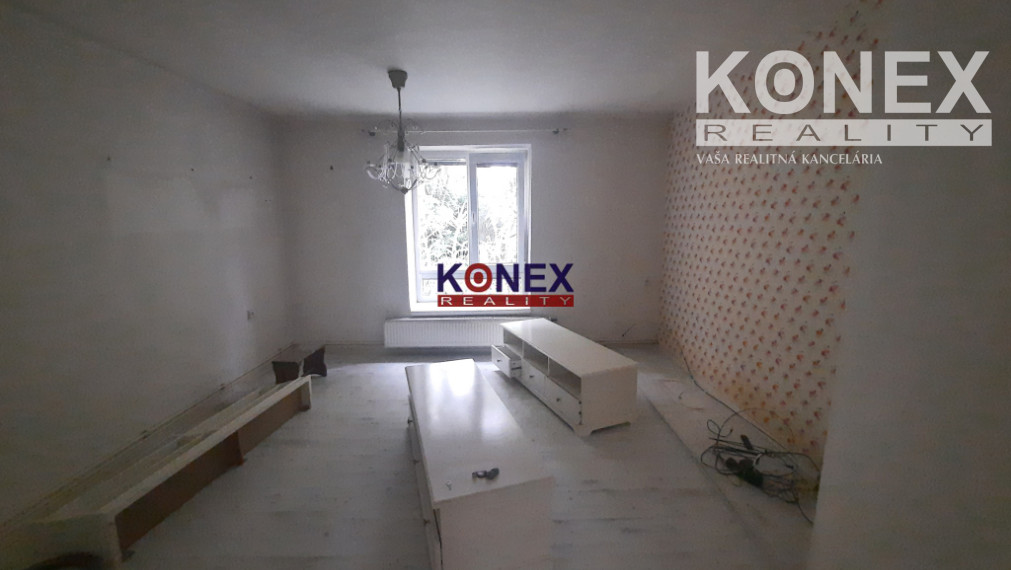 NEPREHLIADNITE – 3-izbový byt s výhodami RD! Michalovce