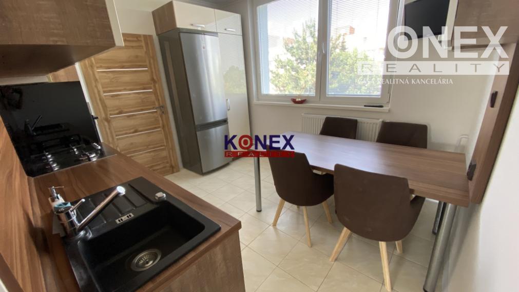 NA PREDAJ – PRIESTRANNÝ 3,5-izbový byt SOBRANCE