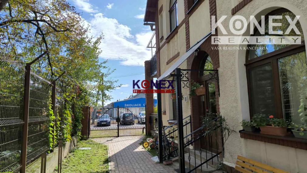 NA PREDAJ – 3-izbový podkrovný byt – Trebišov, Cukrovárska ul.