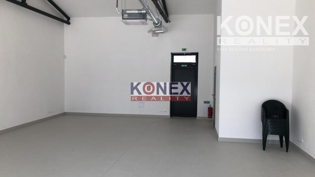 Obchodný priestor 36 m2 v biznis centre AWIN, Michalovce