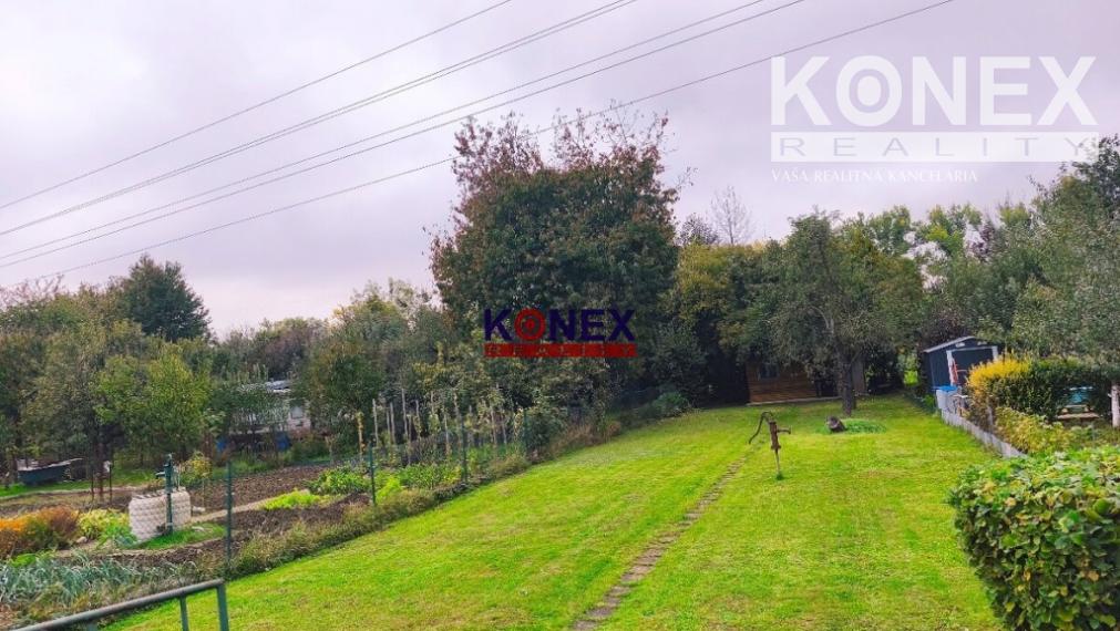 Rekreačná záhrada s drevenou chatkou - MICHALOVCE