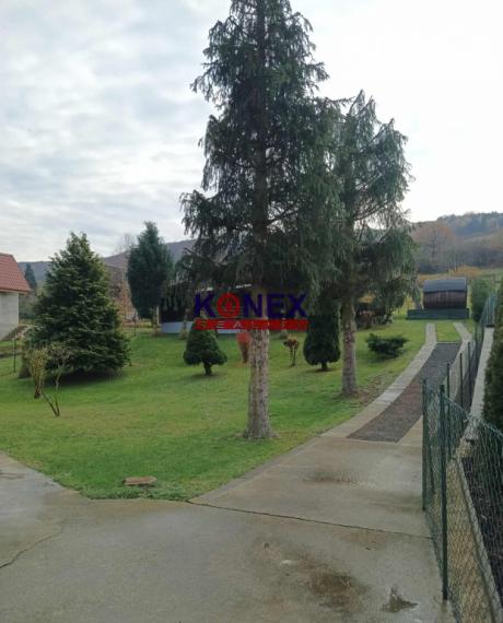 Záhrada so záhradným domčekom - JASENOVCE