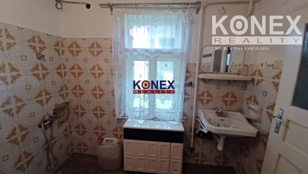 ID-3236 DVA RODINNÉ DOMY / CHALUPY – Perkupa, Maďarsko