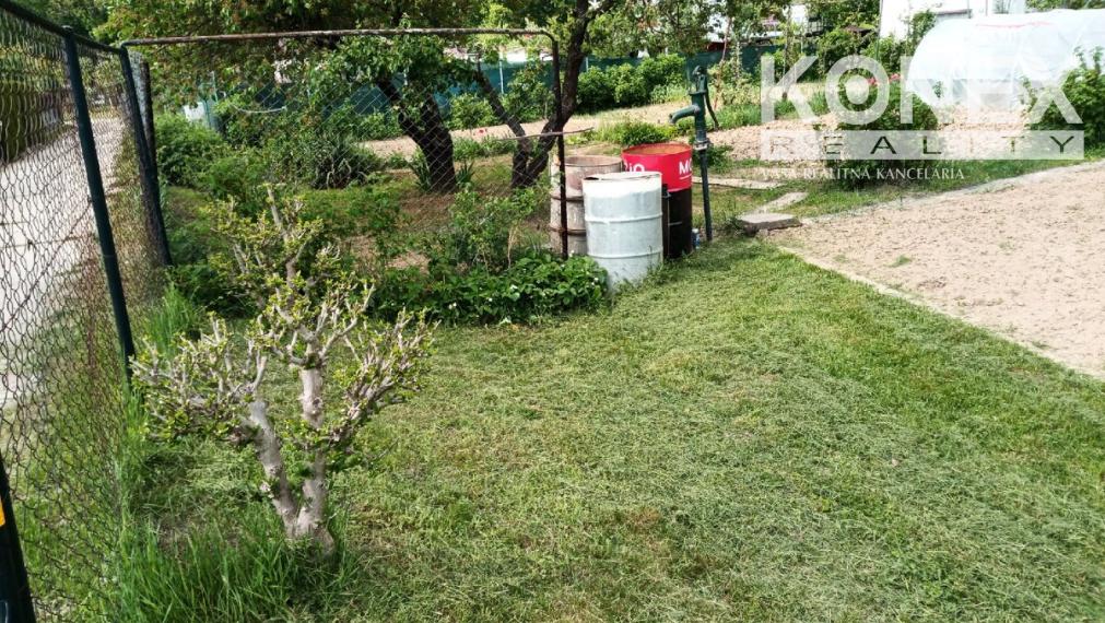 ID-3279 Záhradka s chatkou - Strážske