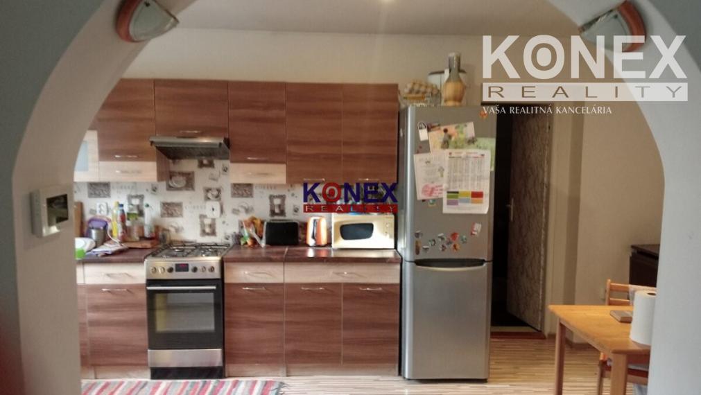 ID-3330 NA PREDAJ –  Rodinný dom v obci RAD