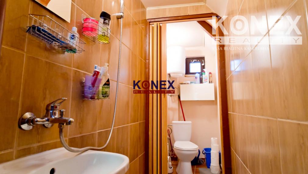 ID-3335 REKREAČNÁ CHATA na VINNOM JAZERE na predaj