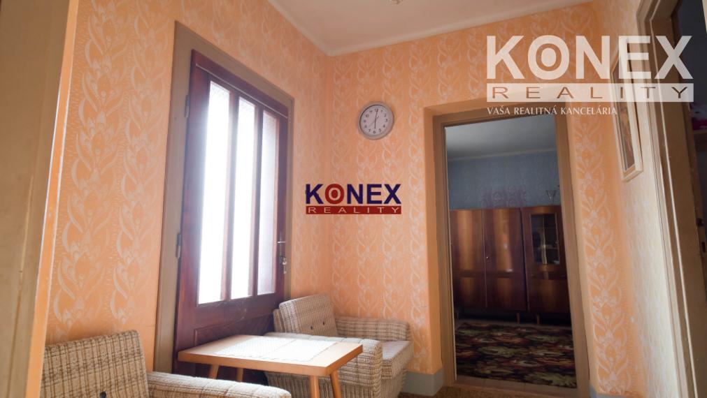 ID-3344 RODINNÝ DOM s krásnym širokým pozemkom TOPOĽANY