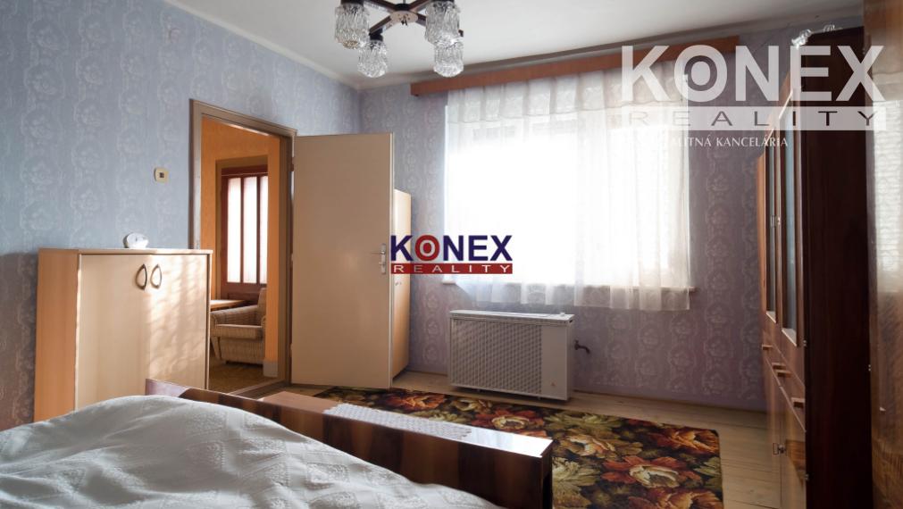 ID-3344 RODINNÝ DOM s krásnym širokým pozemkom TOPOĽANY