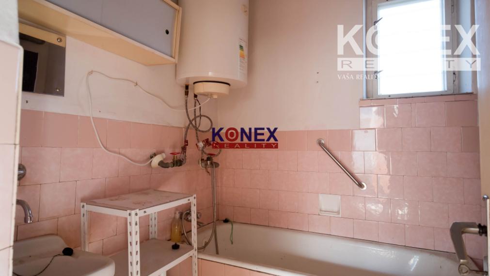 ID-3344 RODINNÝ DOM s krásnym širokým pozemkom TOPOĽANY