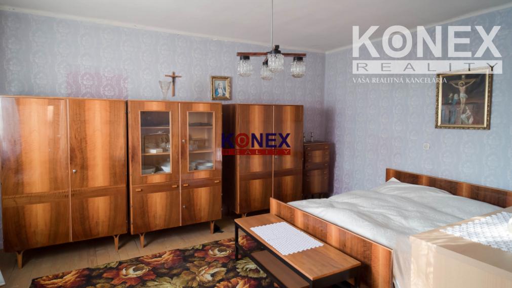 ID-3344 RODINNÝ DOM s krásnym širokým pozemkom TOPOĽANY