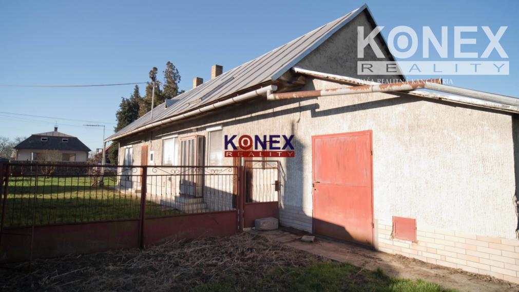 ID-3344 RODINNÝ DOM s krásnym širokým pozemkom TOPOĽANY