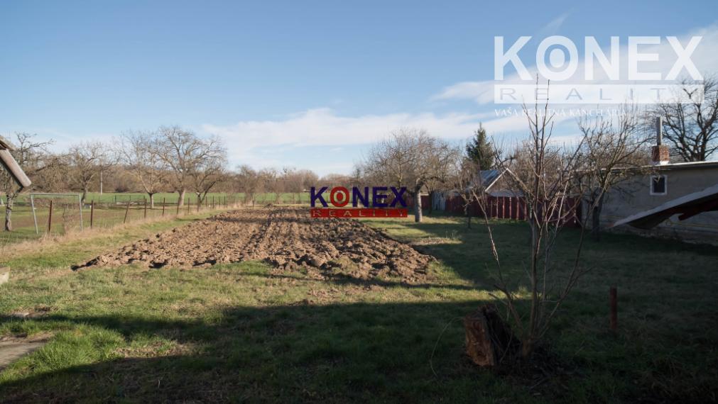 ID-3344 RODINNÝ DOM s krásnym širokým pozemkom TOPOĽANY