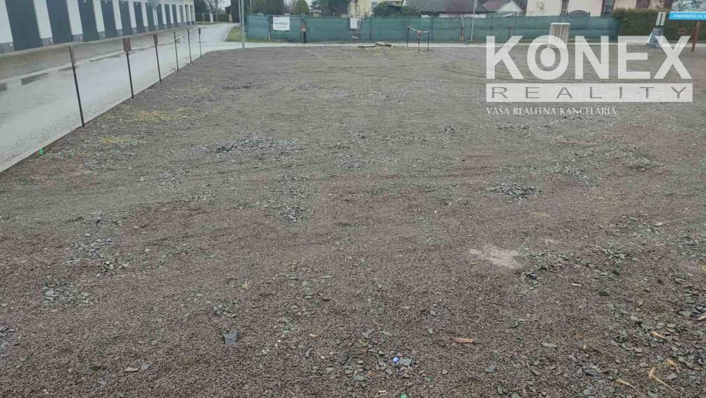 ID-3476 VÝHODNE NA PRENÁJOM PARKOVACIE MIESTA - SOBRANCE