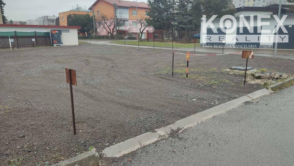 ID-3476 VÝHODNE NA PRENÁJOM PARKOVACIE MIESTA - SOBRANCE