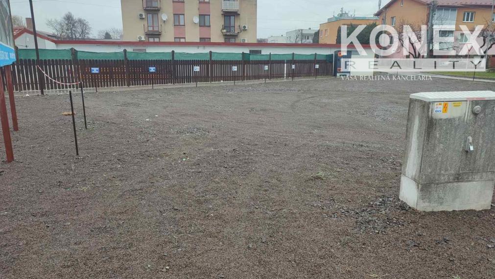 ID-3476 VÝHODNE NA PRENÁJOM PARKOVACIE MIESTA - SOBRANCE