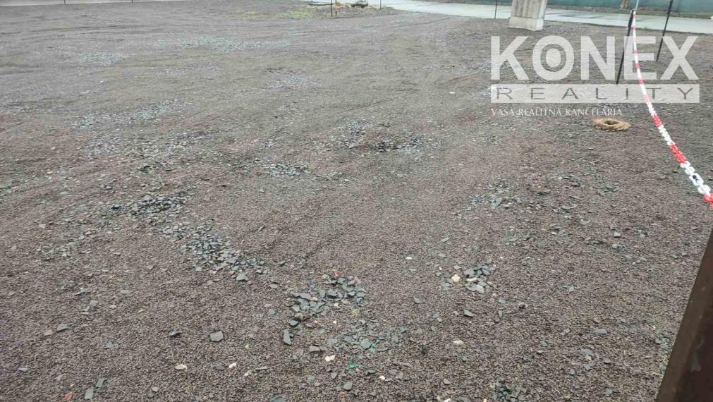 ID-3476 VÝHODNE NA PRENÁJOM PARKOVACIE MIESTA - SOBRANCE