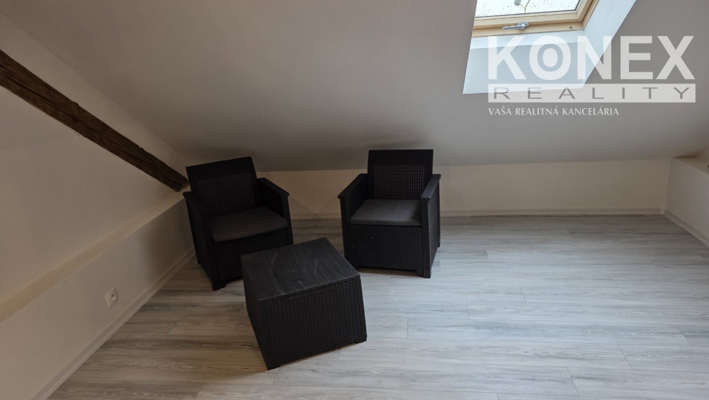 NA PREDAJ – 4-izbový podkrovný byt – Trebišov, Cukrovárska ul.