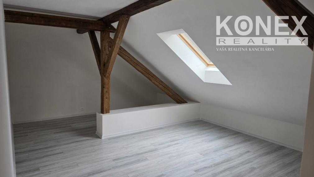 NA PREDAJ – 4-izbový podkrovný byt – Trebišov, Cukrovárska ul.