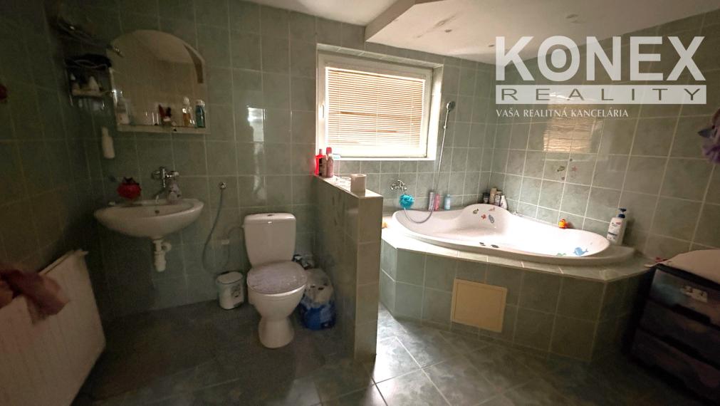 ID-9478 Priestranný rodinný dom v obci Malčice NA PREDAJ