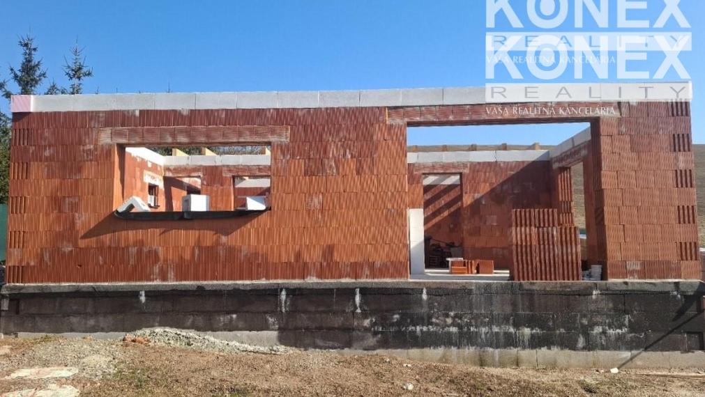 ID-3588 POZEMOK s rozostavanou stavbou PROSAČOV