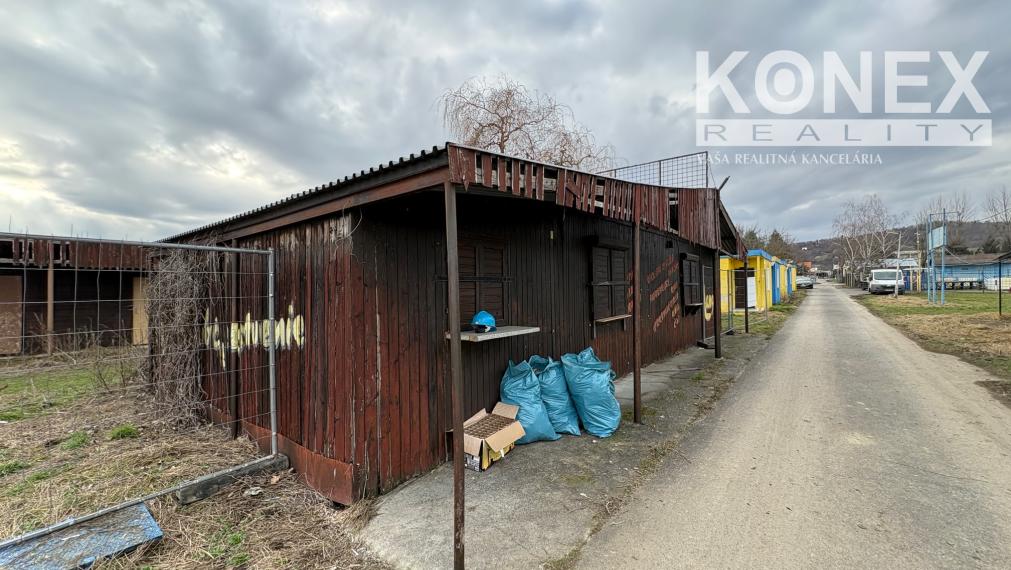 ID-3617 ZAUJÍMAVÁ NOVINIKA - Komplex chatiek - šírava, časť Kaluža