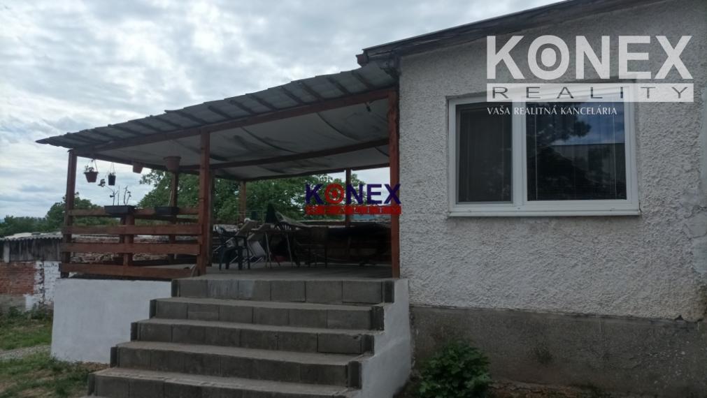 ID-3657 NA PREDAJ! Poschodový štvorec v Sečovciach