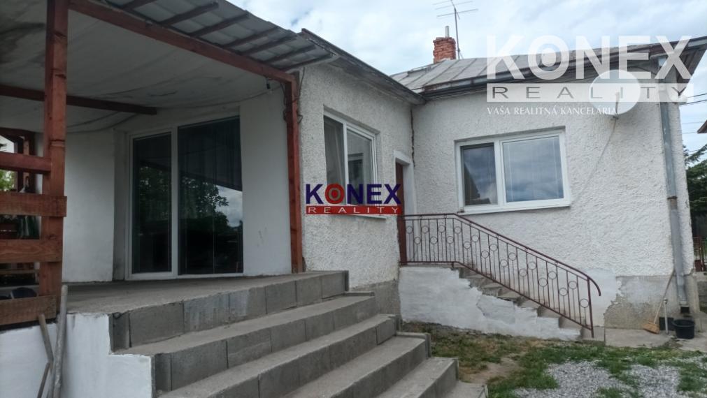 ID-3657 NA PREDAJ! Poschodový štvorec v Sečovciach