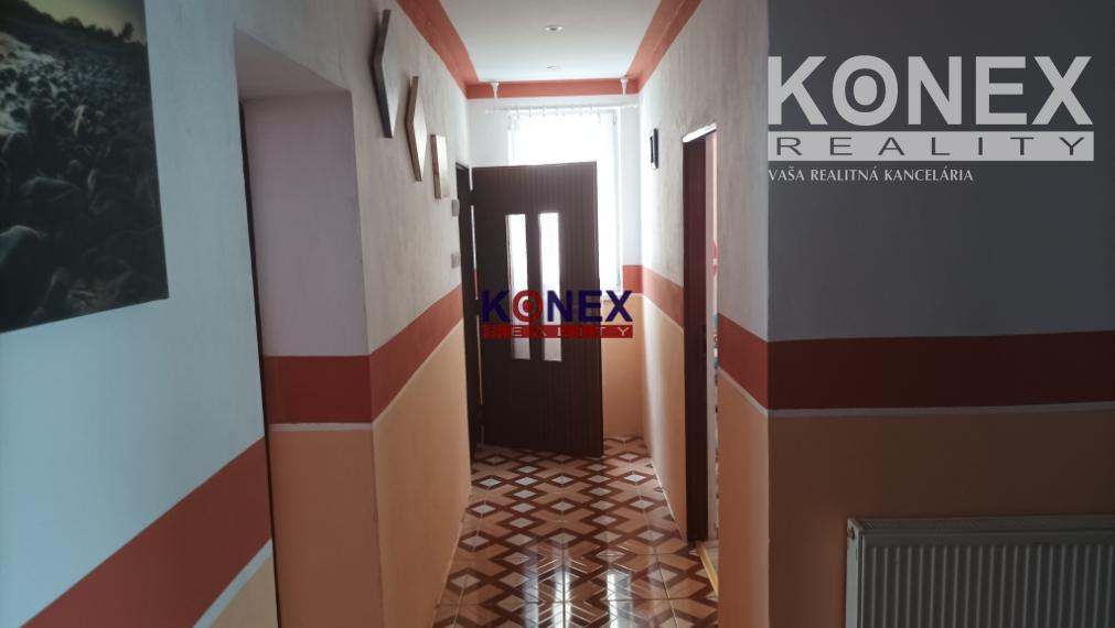 ID-3657 NA PREDAJ! Poschodový štvorec v Sečovciach