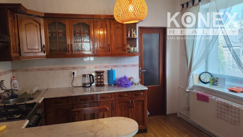 ID-3805 LEN U NÁS – Priestranný rodinný dom s krásnym pozemkom TRHOVIŠTE