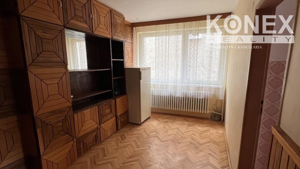 ID-3837 NA PREDAJ Dvojgeneračný dom pri jazierku Baňa