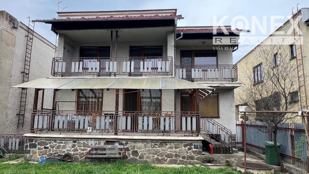 ID-3837 NA PREDAJ Dvojgeneračný dom pri jazierku Baňa