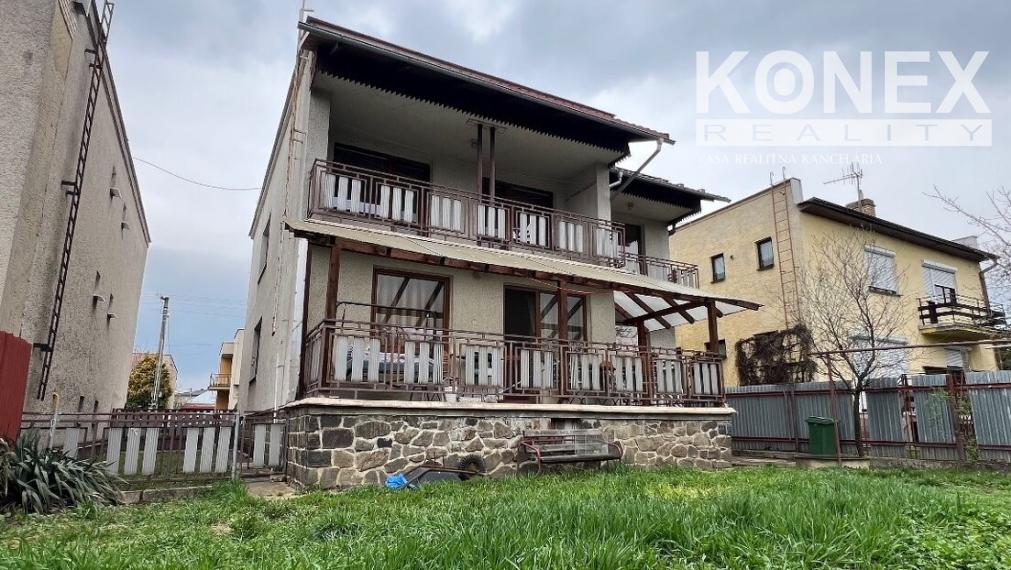 ID-3837 NA PREDAJ Dvojgeneračný dom pri jazierku Baňa