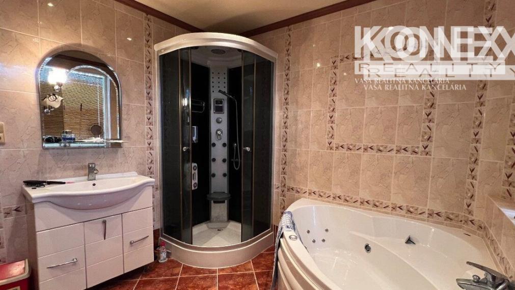 ID-3837 NA PREDAJ Dvojgeneračný dom pri jazierku Baňa