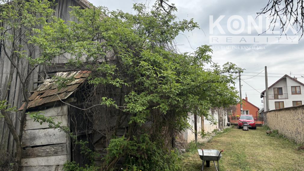 ID-3866 GAZDOVSKÝ RODINNÝ DOM - PORUBA POD VIHORLATOM