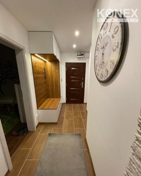 ID-3943 NA PREDAJ – Plne zariadený a rekonštruovaný 3-izbový byt TREBIŠOV