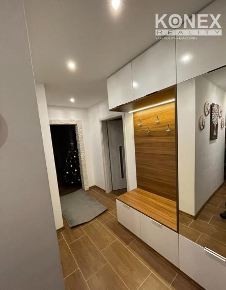 ID-3943 NA PREDAJ – Plne zariadený a rekonštruovaný 3-izbový byt TREBIŠOV